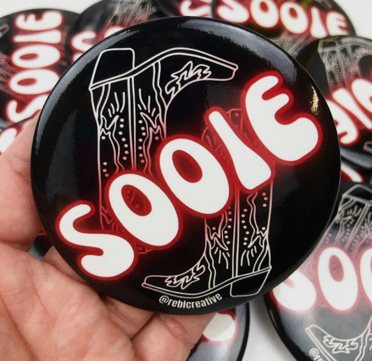 Sooie Button Pin